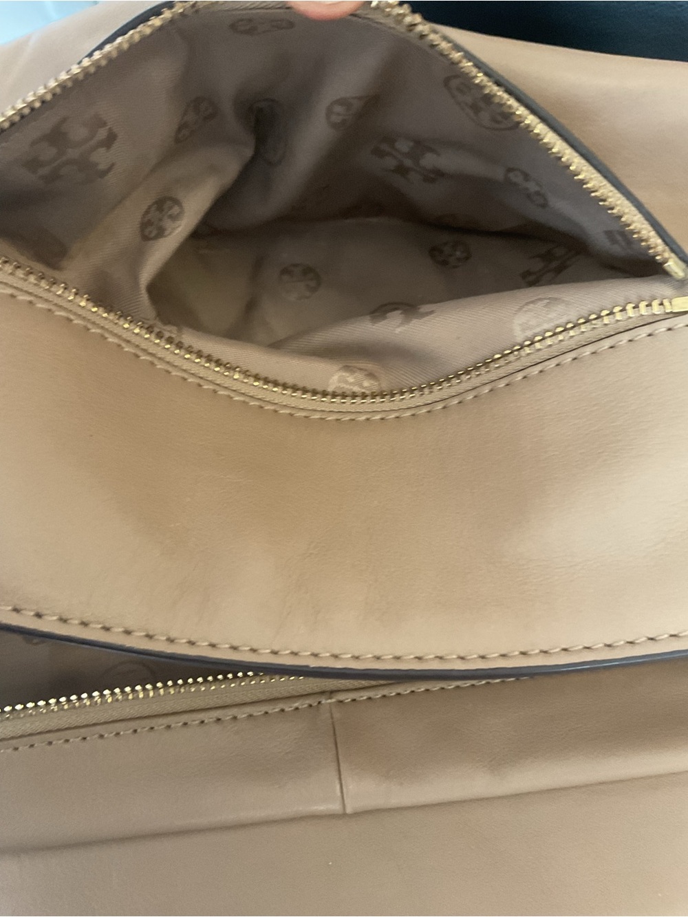 Low start Tory Burch Taupe Leather Shoulder Bag with Gold Chain Straps - Picture 7 of 8